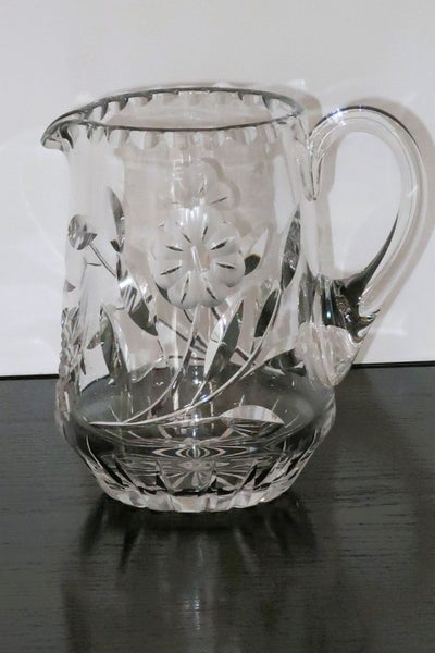 ***GORGEOUS ETCHED FLORAL CRYSTAL JUG*** Carousel 1