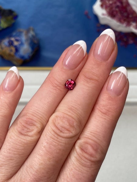$1RES ~ 0.95ct Raspberry Rhodolite Garnet * Exceptional Brilliance & Fire Carousel 2