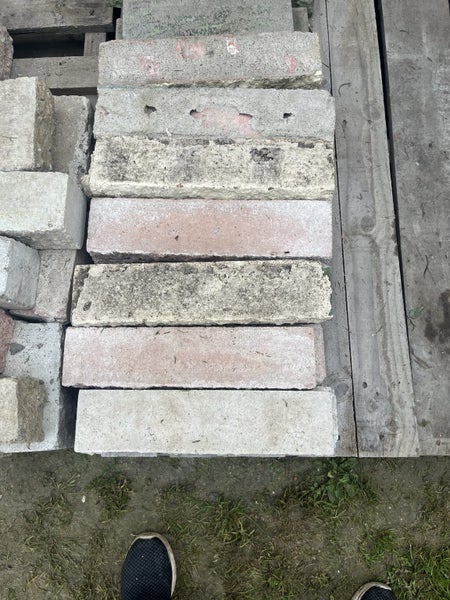 Summerhill Stone detail bricks Carousel 1