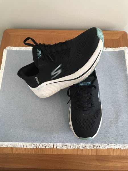 SKETCHERS SLIP ON WALKING SHOES $$$1-00 RESERVE > Size 8 Ladies Shoes > Carousel 1