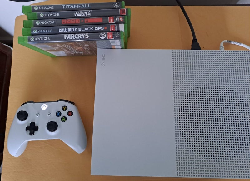 Xbox One S 1 TB wireless controller and 5 games Carousel 1