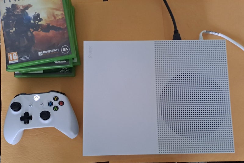 Xbox One S 1 TB wireless controller and 5 games Carousel 2