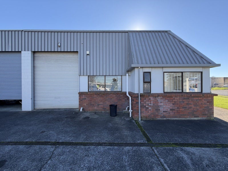 Image 1 of 7