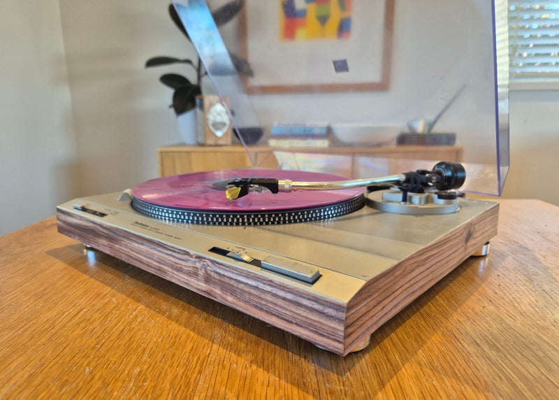 Technics SL-B202 - vintage Japanese turntable Carousel 1