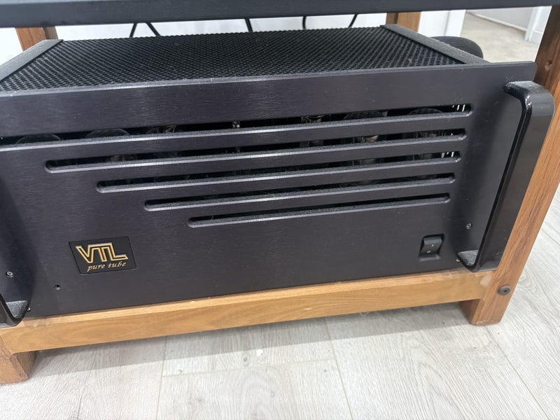VTL MB250 Monoblock Tube Amplifiers – Pair – 240V Carousel 1