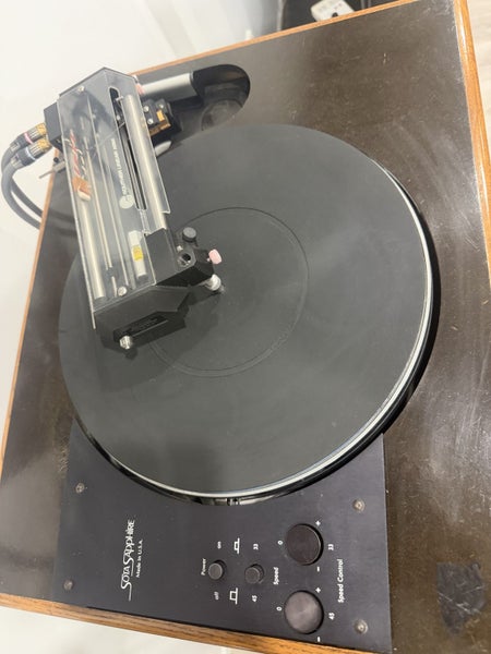 SOTA Sapphire Turntable with Souther Linear Tracking Tonearm Carousel 1