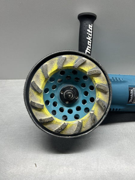 Makita GA9040S Angle Grinder – 240V 230mm (9") Angle Grinder Carousel 6