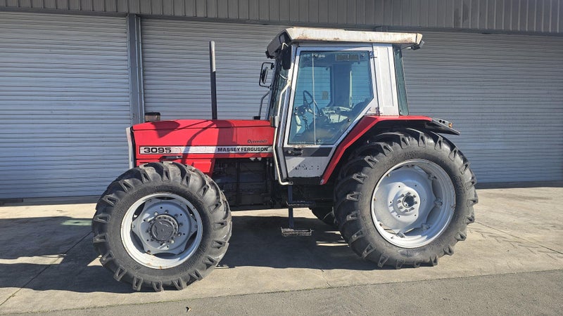 Massey Ferguson 3095 Carousel 1
