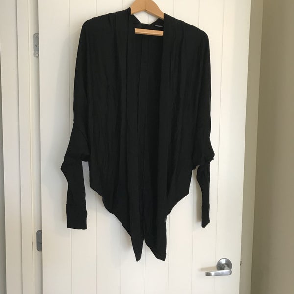 KILT < 4 DAY AUCTION > BARGAIN >BLACK TEAR DROP LONG CARDIGAN <$$1-00 RES > Carousel 1