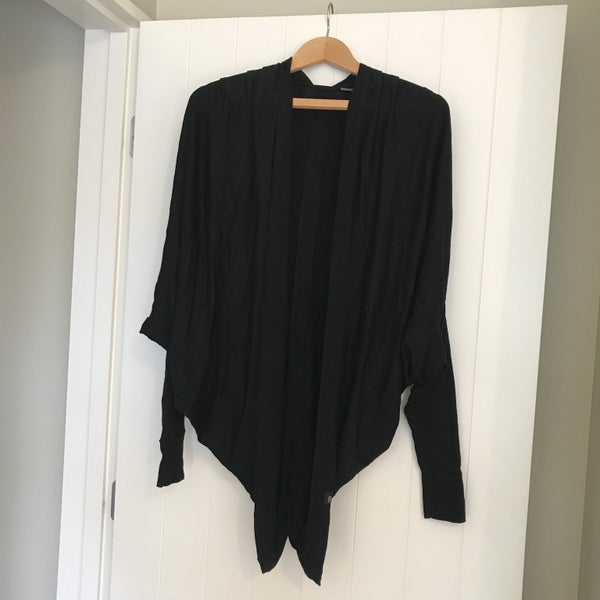 KILT < 4 DAY AUCTION > BARGAIN >BLACK TEAR DROP LONG CARDIGAN <$$1-00 RES > Carousel 2