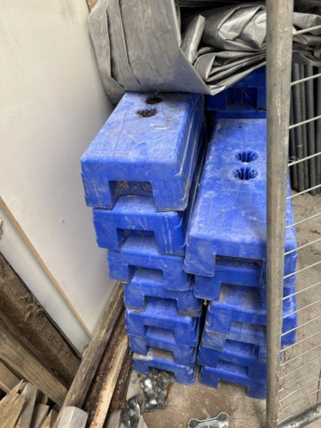 Temporary fencing & concrete feet - Bulk lot Carousel 2