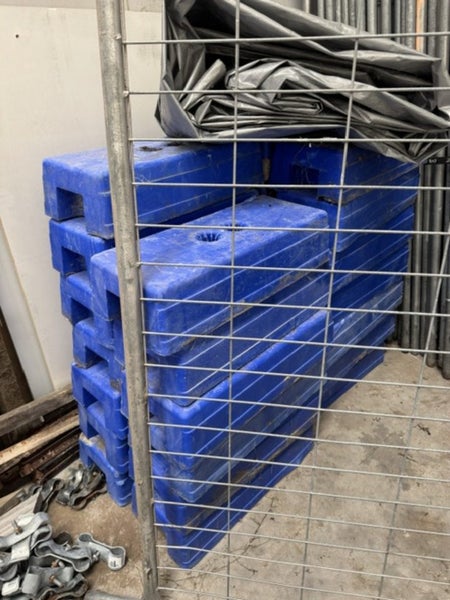 Temporary fencing & concrete feet - Bulk lot Carousel 3