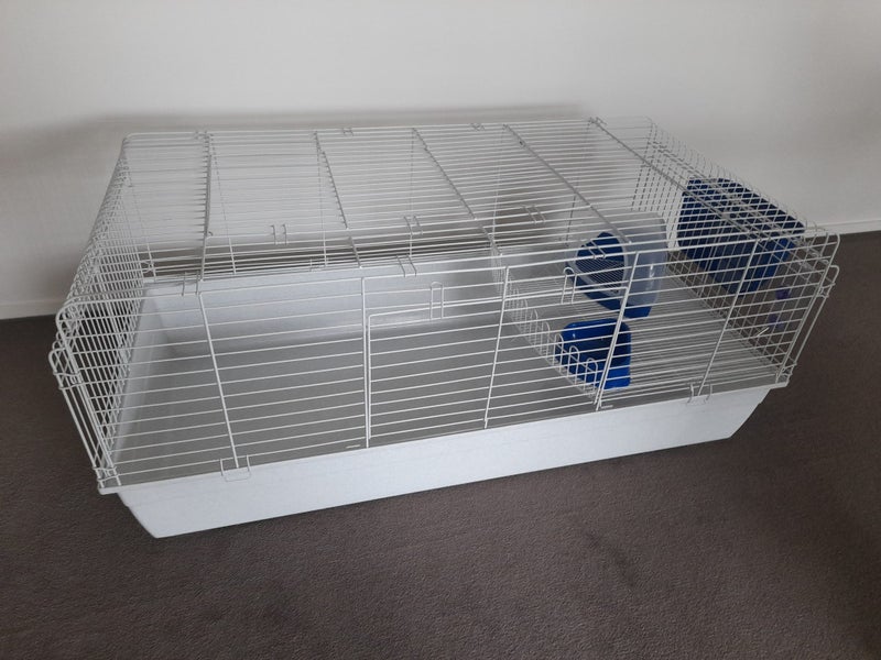 GUINEA PIG OR RABBITS CAGE EXTRA LARGE White frame and White base . Carousel 7