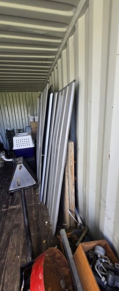 Container contents Carousel 8