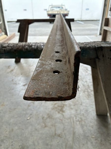 STEEL HEAVY ANGLE 76mm x 76mm x 6mm 272 long. Carousel 1
