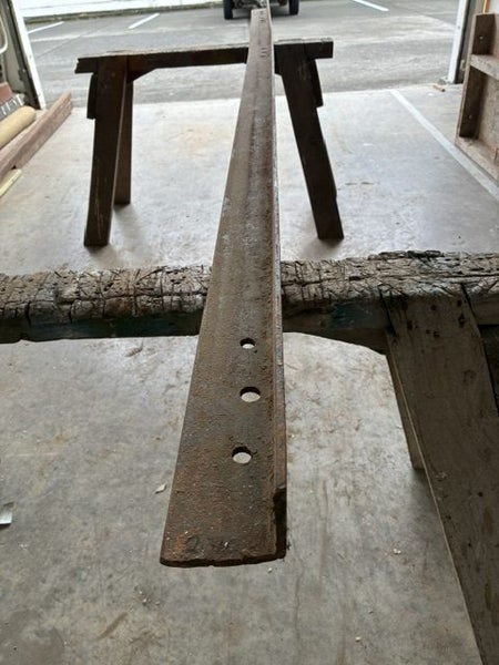 STEEL HEAVY ANGLE 76mm x 76mm x 6mm 272 long. Carousel 2