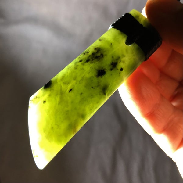 2 DAY AUCTION! 7.1cm NZ Greenstone Toki Pendant Carousel 2