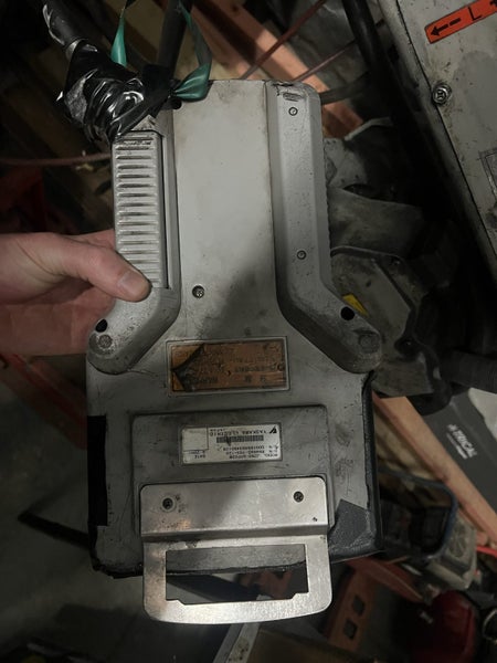 Yaskawa motoman robotic welder Carousel 9