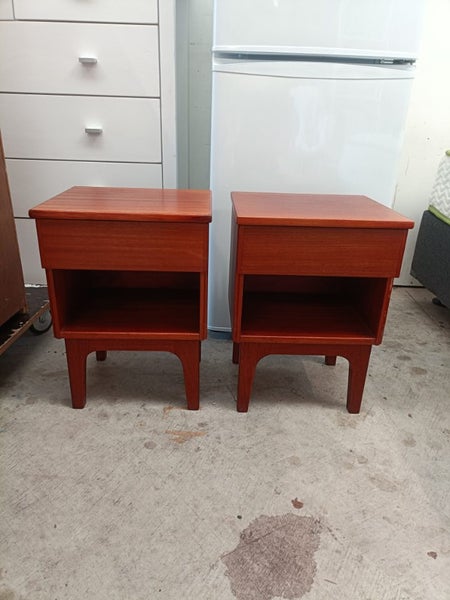 Rare Pair of Mid Century Mahogany Bedsides Carousel 1
