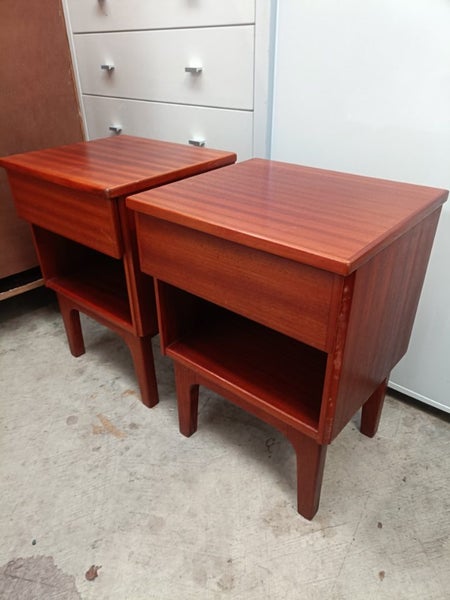 Rare Pair of Mid Century Mahogany Bedsides Carousel 2