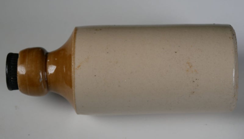 Hawke's Bay (Gisborne) Lucas & Sawyer Antique Two Tone Ginger Beer Bottle Carousel 2