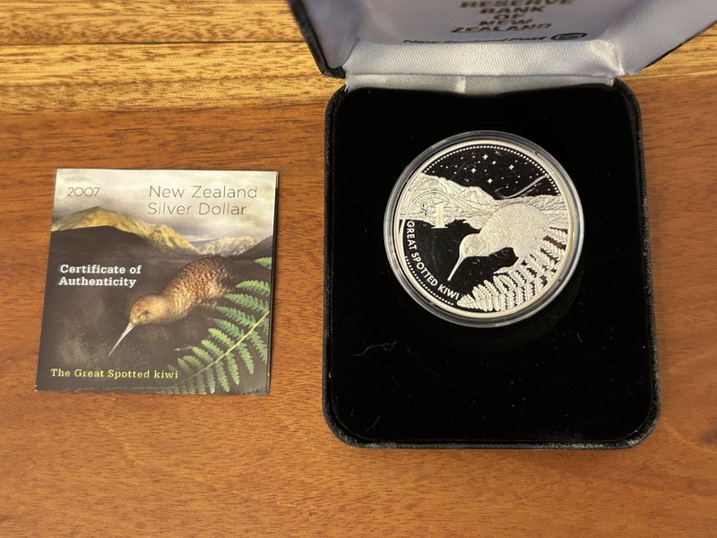 New Zealand - 2007 - Silver - Great Spotted Kiwi - 1oz Proof Coin Carousel 1