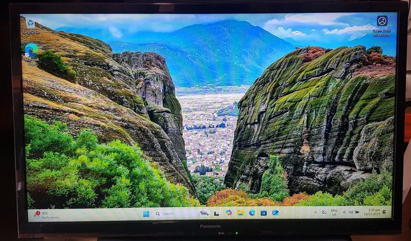 PANASONIC 32" ( TH-L32B6Z ) - PICKUP ONLY Carousel 1