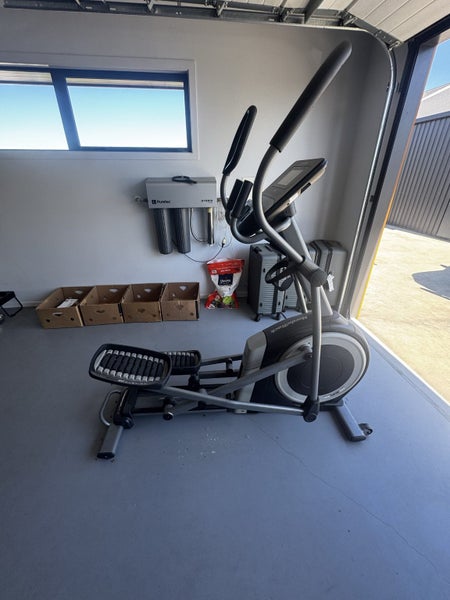 Cross trainer468940983705937922