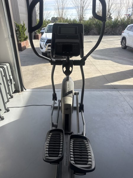 Cross trainer468940983705937920