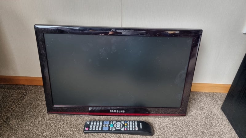 Samsung LA22C450E1MXRD TV and wall bracket Carousel 1