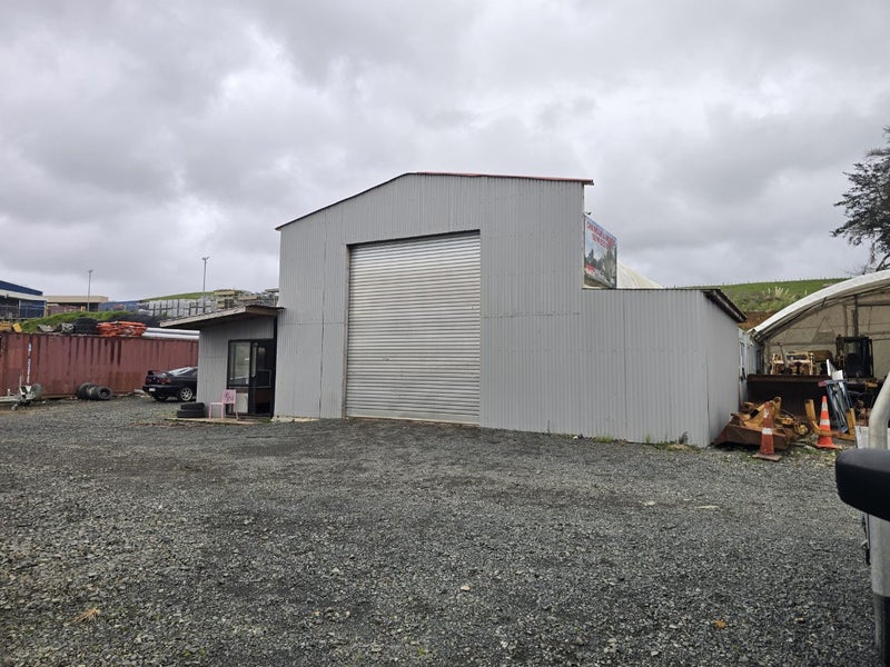 250m2 Workshop with office space & lockable Tool Room Located Warkworth Carousel 1