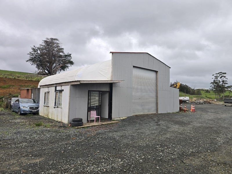 250m2 Workshop with office space & lockable Tool Room Located Warkworth Carousel 2