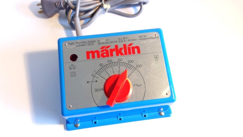 #863 - Marklin 6629 30VA analogue controller Carousel 1