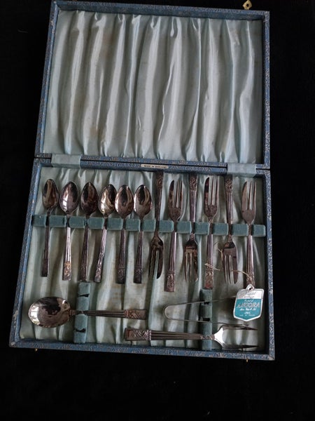 Gorgeous Cased VINTAGE Set of ANGORA Vintage Art Deco Teaspoons/Forks/ Servers Carousel 1