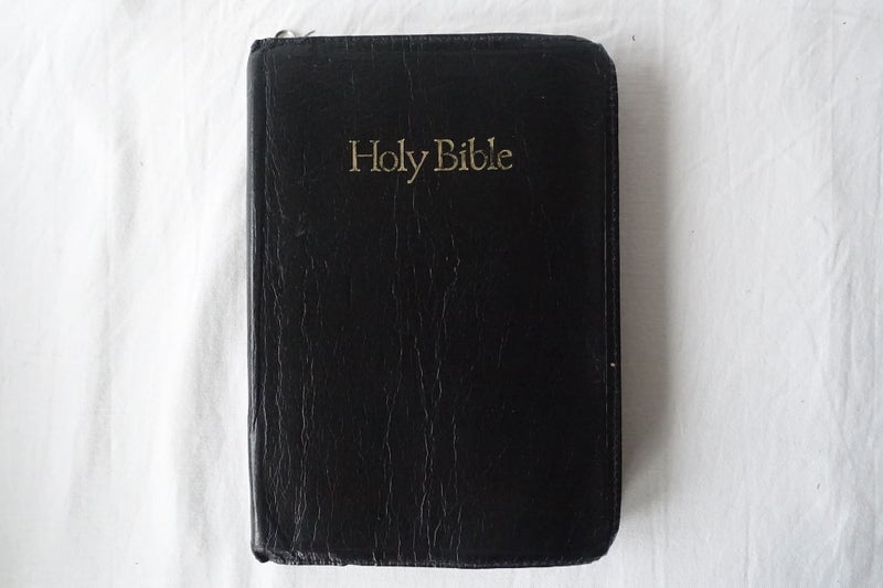 Holy Bible KJV Words of Christ in Red Zipped Case (SKU BK18) Carousel 1