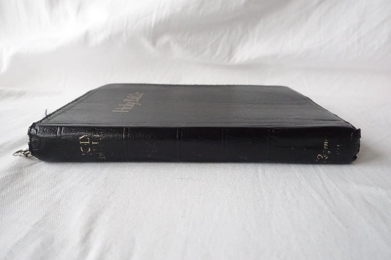 Holy Bible KJV Words of Christ in Red Zipped Case (SKU BK18) Carousel 2