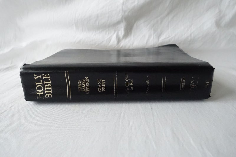 Holy Bible KJV Giant Print Words of Christ in Red Nelson Regency Black(SKU BK17) Carousel 2