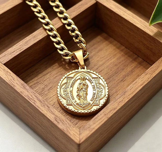 18K Gold Plated Virgin Mary Statement Pendant Necklace Link Chain BRAND NEW Carousel 1