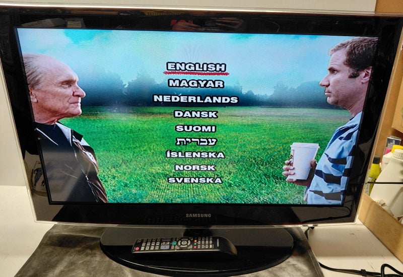 SAMSUNG 32" FREEVIEW HD LCD TV (MODEL LA32D450G1M) Carousel 1
