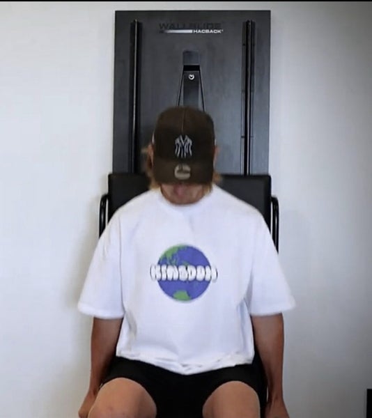 Compact Leg Press that supports your back. Carousel 2