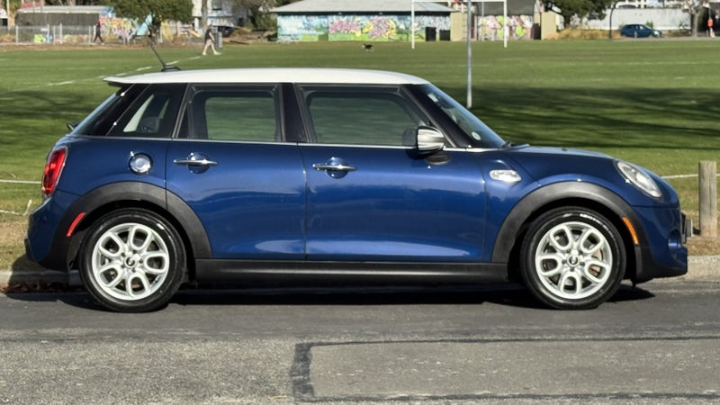 2015 MINI Cooper S 2.0 Turbo - 6-Speed Auto - E...477881520819415041