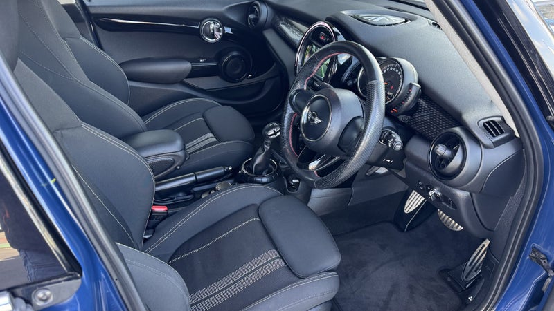 2015 MINI Cooper S 2.0 Turbo - 6-Speed Auto - E...4778815208194150410