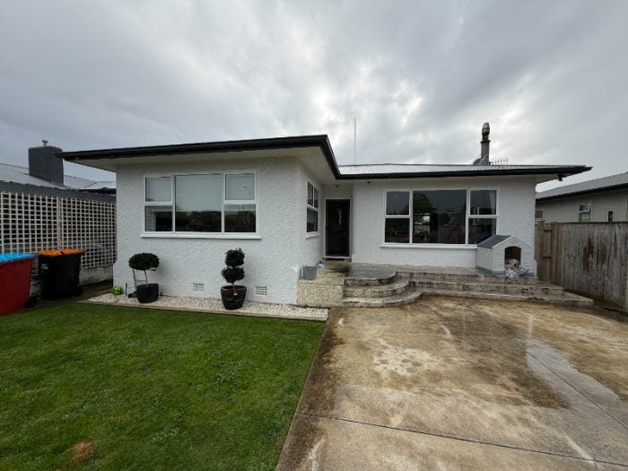 Image 1 of 7