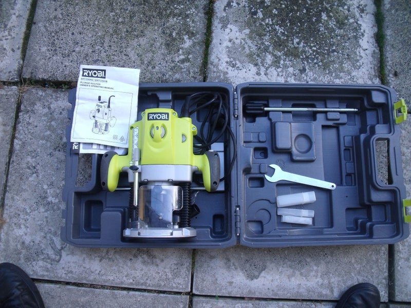 RYOBI PLUNGE ROUTER ERT1250G Carousel 4