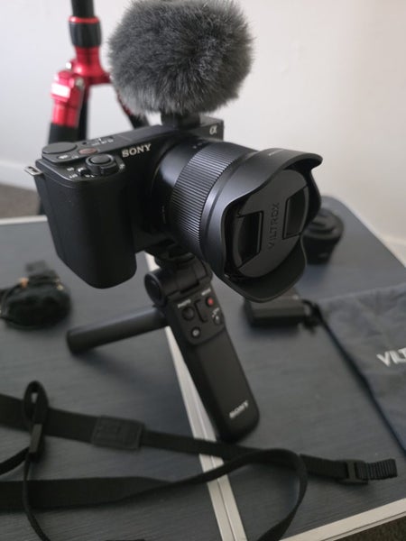 Sony ZV-E10 lI Complete Creator Kit - Viltrox 9mm, G1 Mic, Sony Grip, MeFOTO Tri