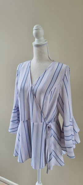 City Chic Top Size XS 14 / 16 Stylebubble Carousel 2