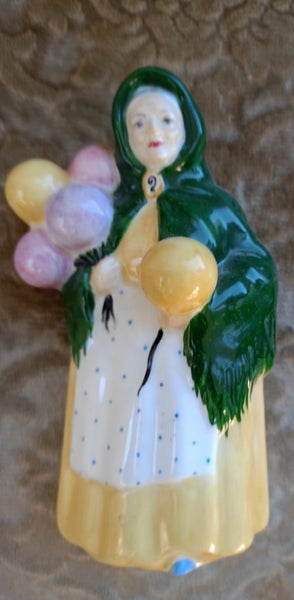 Vintage Coalport "Balloon Seller" Figurine made of bone china Carousel 5