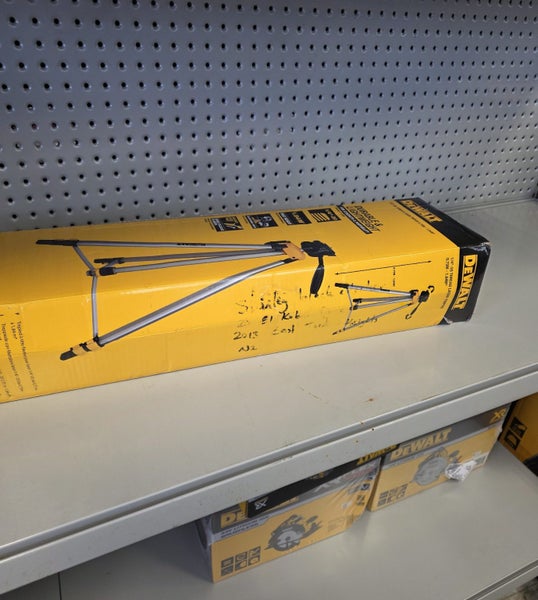 Dewalt DE0881T-XJ 1/4" Thread Mini Tripod - Clearance Carousel 2