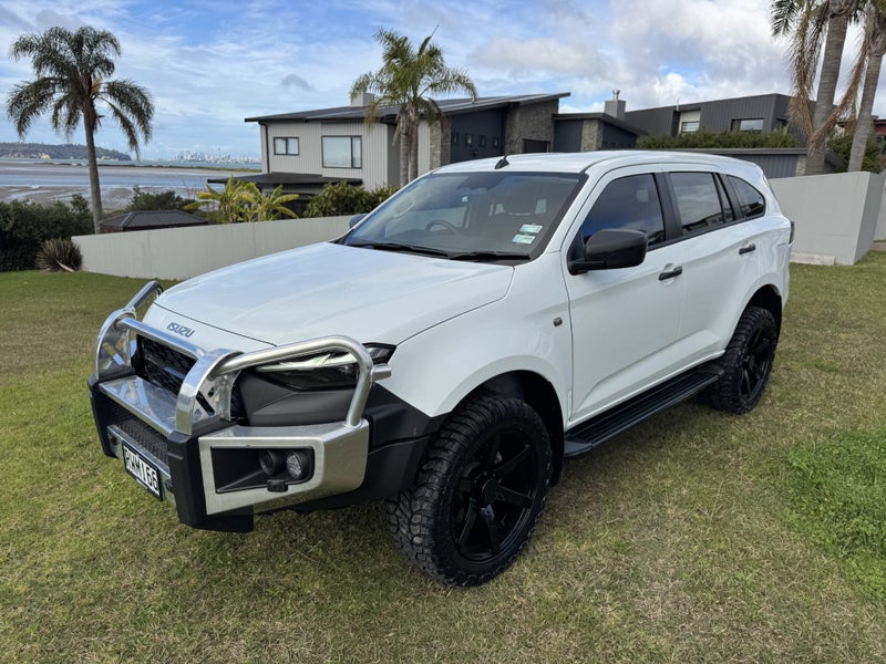 2025 Isuzu MU-X TOUR MATE LS-T