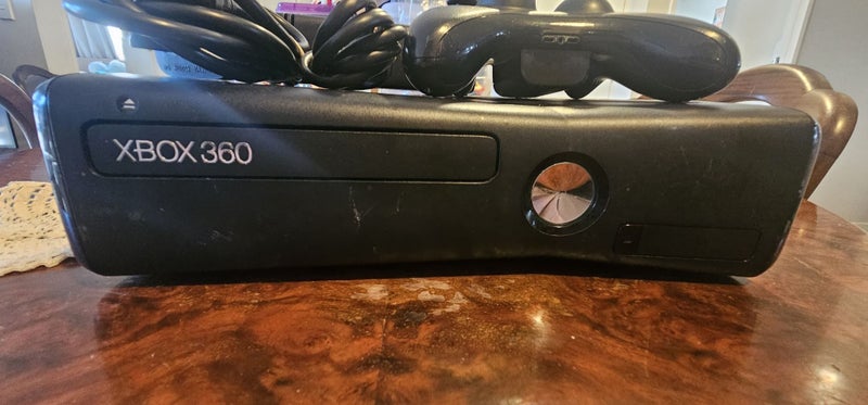 Xbox 360 S console 320GB with x1 controller TESTED Carousel 1
